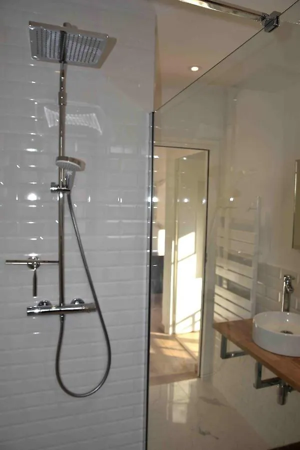 Dana Paradise House Niza